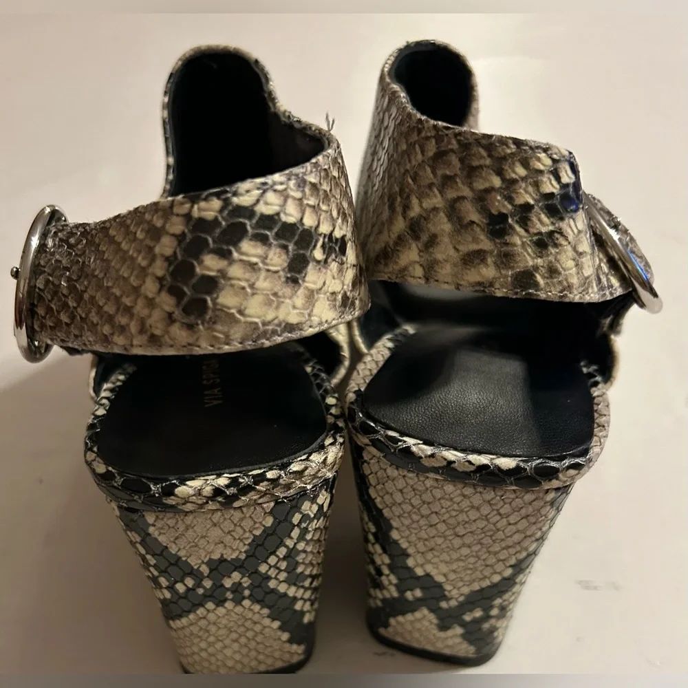 Via Spiga Python Roccia Sling
Back Elma Heels Size 7.5 (US) 37.5 (EU) - Picture 3 of 7